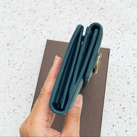 Authentic Gucci Leather Twin-G Buckle LG Wallet - Picture 6 of 7